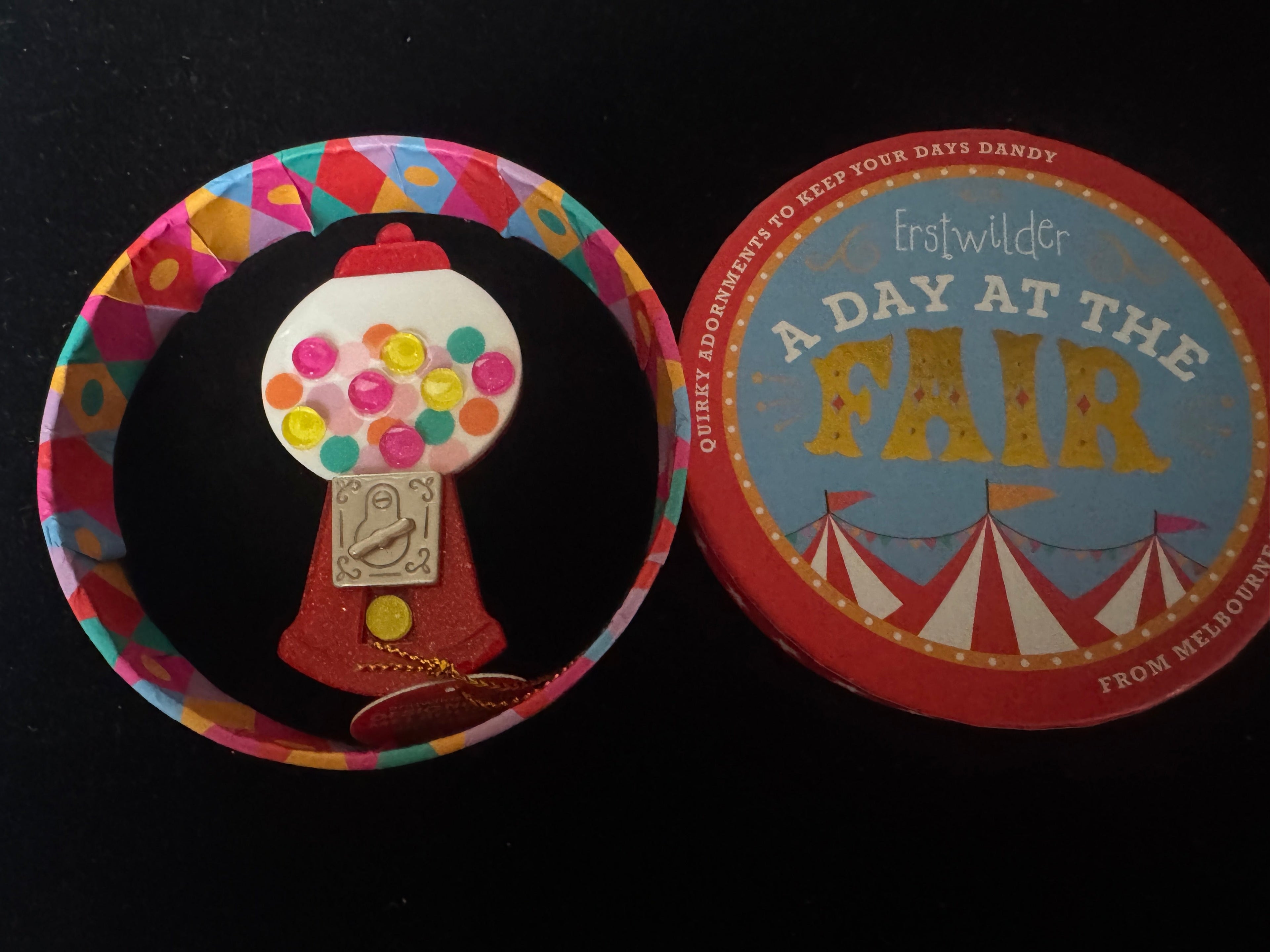 ERSTWILDER A DAY AT THE FAIR COLLECTION GUMBALL SURPRISE - Resin Brooch