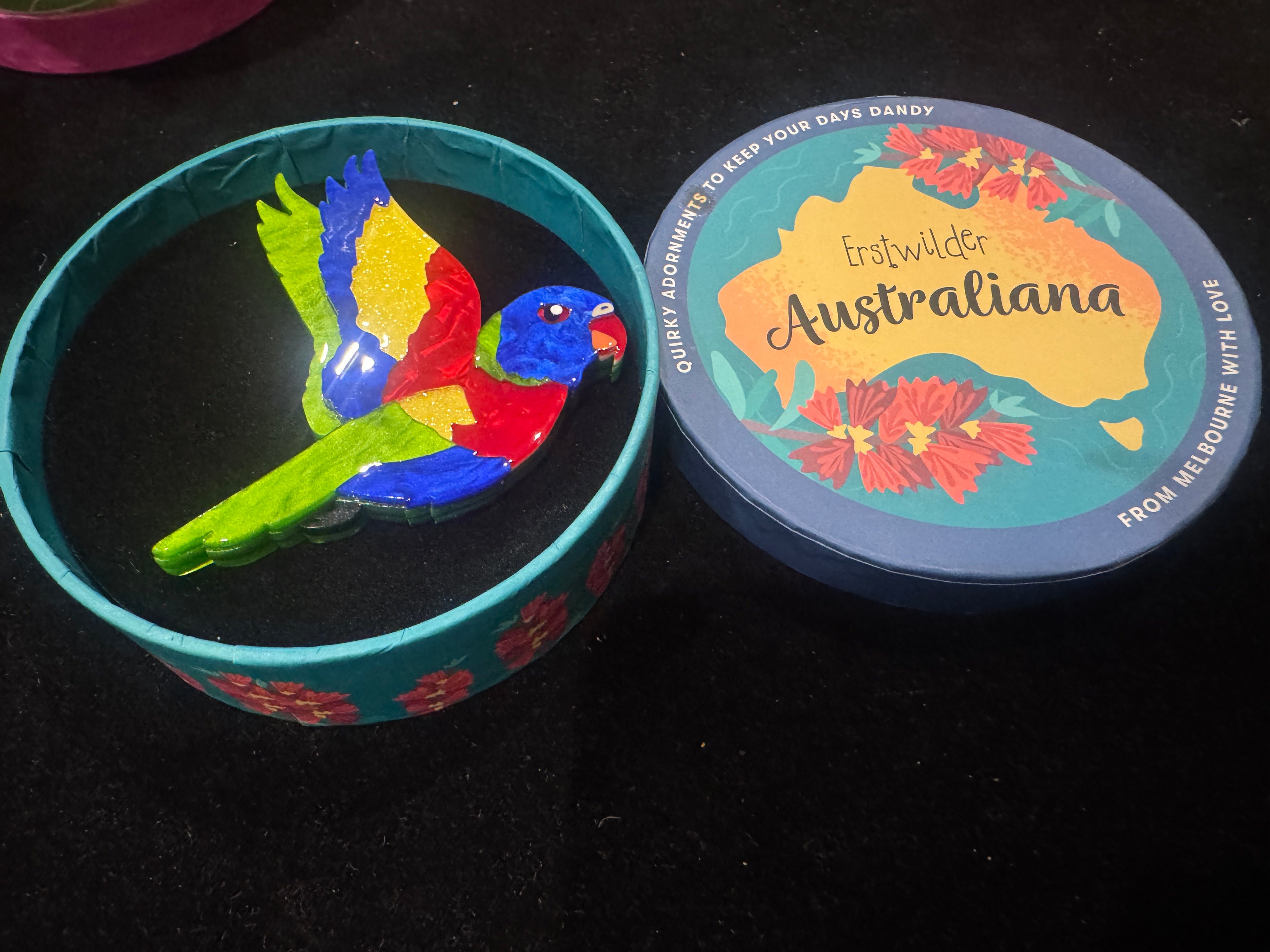 ERSTWILDER AUSTRALIANA COLLECTON LULU THE LORIKEET - Resin Brooch